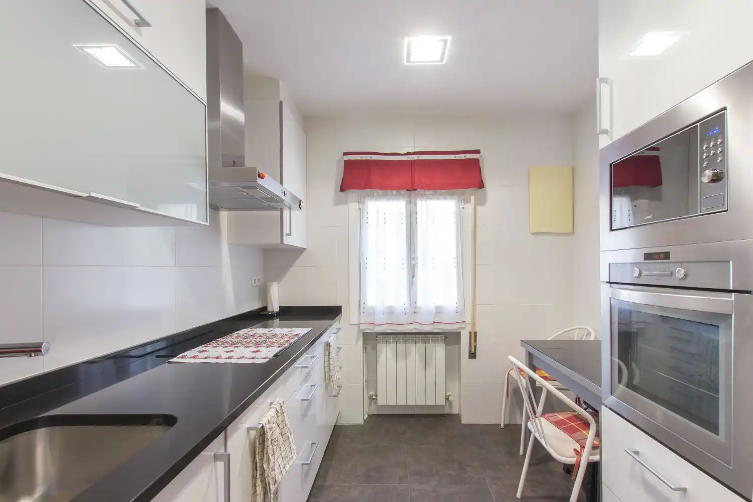 Cuina de Pis en venda en  Pamplona / Iruña amb Calefacció, Moblat i Balcó
