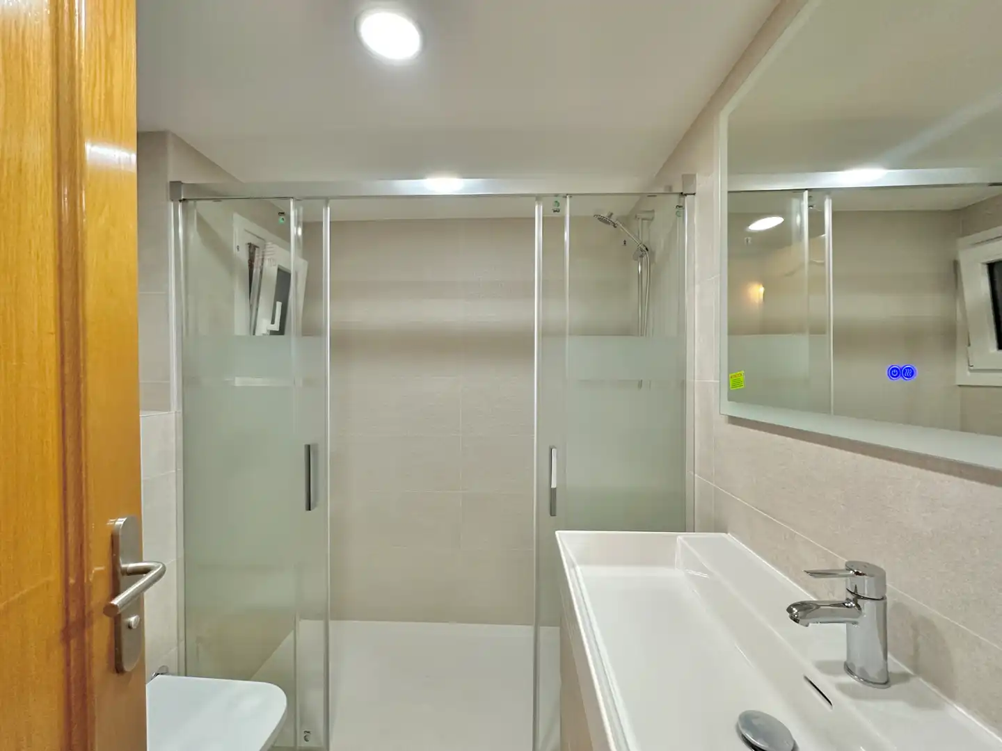 Baño de Ático en venta en Barcelona con Aire acondicionado, Calefacción y Terraza