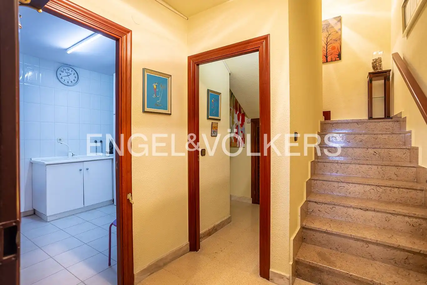 Einfamilien-Reihenhaus zum Verkauf in Santander mit Heizung, Privatgarten und Terrasse
