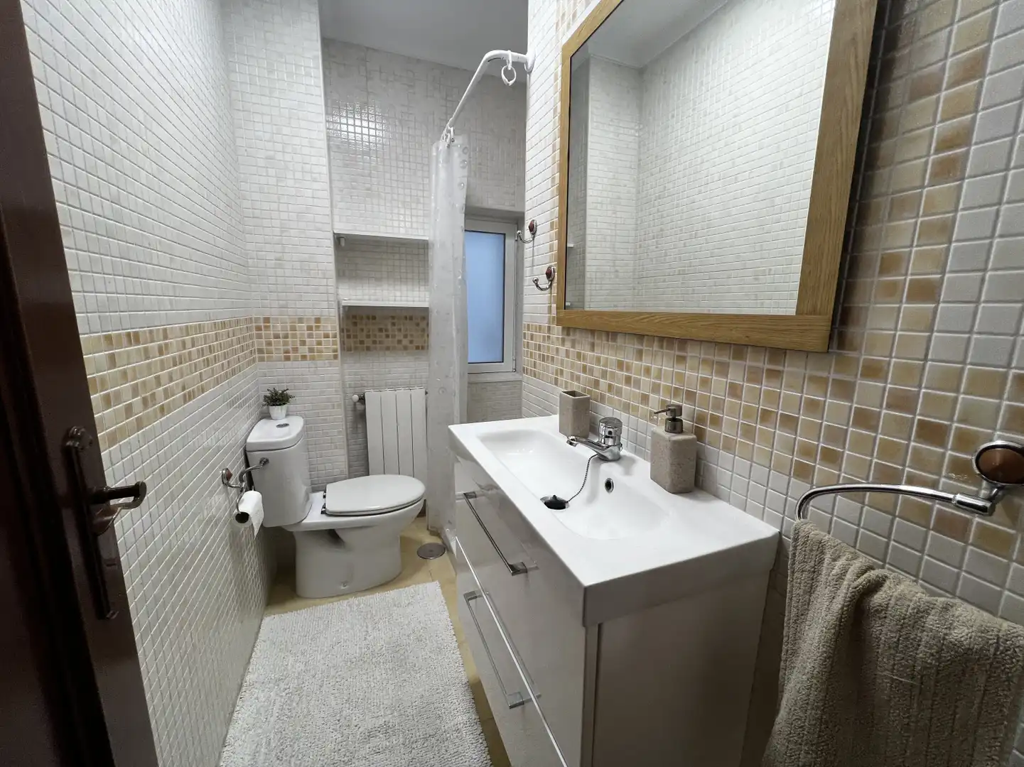 Bathroom of Flat for rent in Santander  with Heating