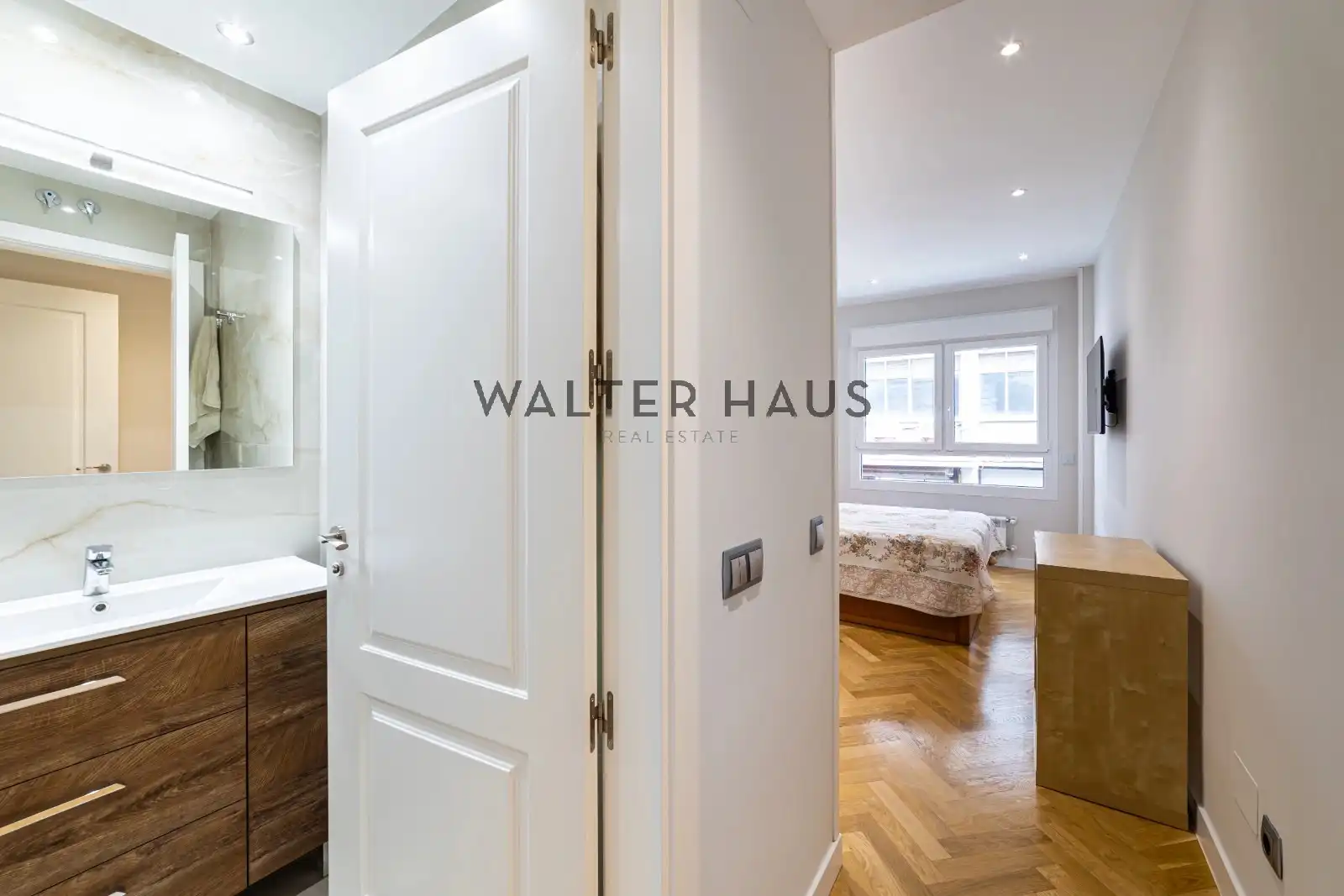 Flat for sale in Madrid  with Air Conditioner, Heating and Storage room