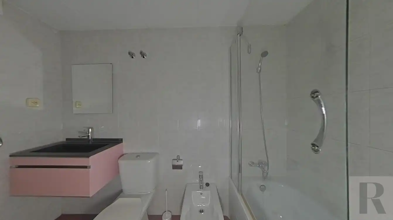 Baño de Piso en venta en Sabadell con Calefacción y Terraza