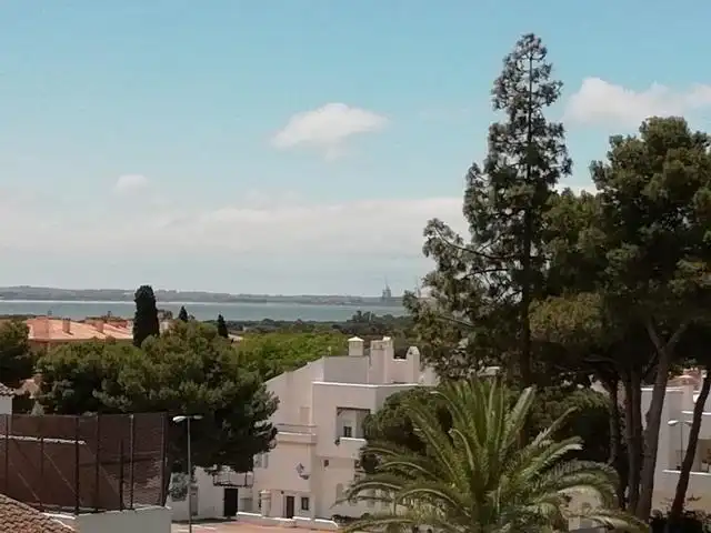 Vista exterior de Apartament en venda en El Puerto de Santa María amb Calefacció, Jardí privat i Piscina comunitària