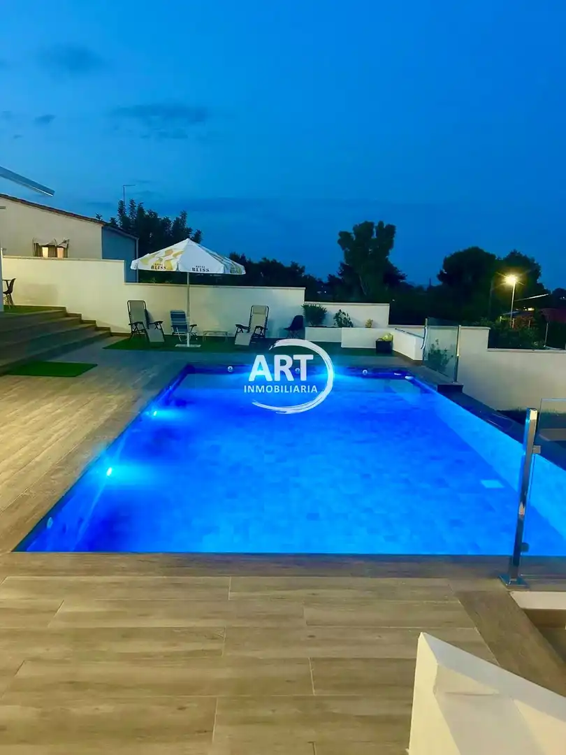 Swimming pool of Houses for sale in San Antonio de Benagéber  with Air Conditioner, Heating and Private garden