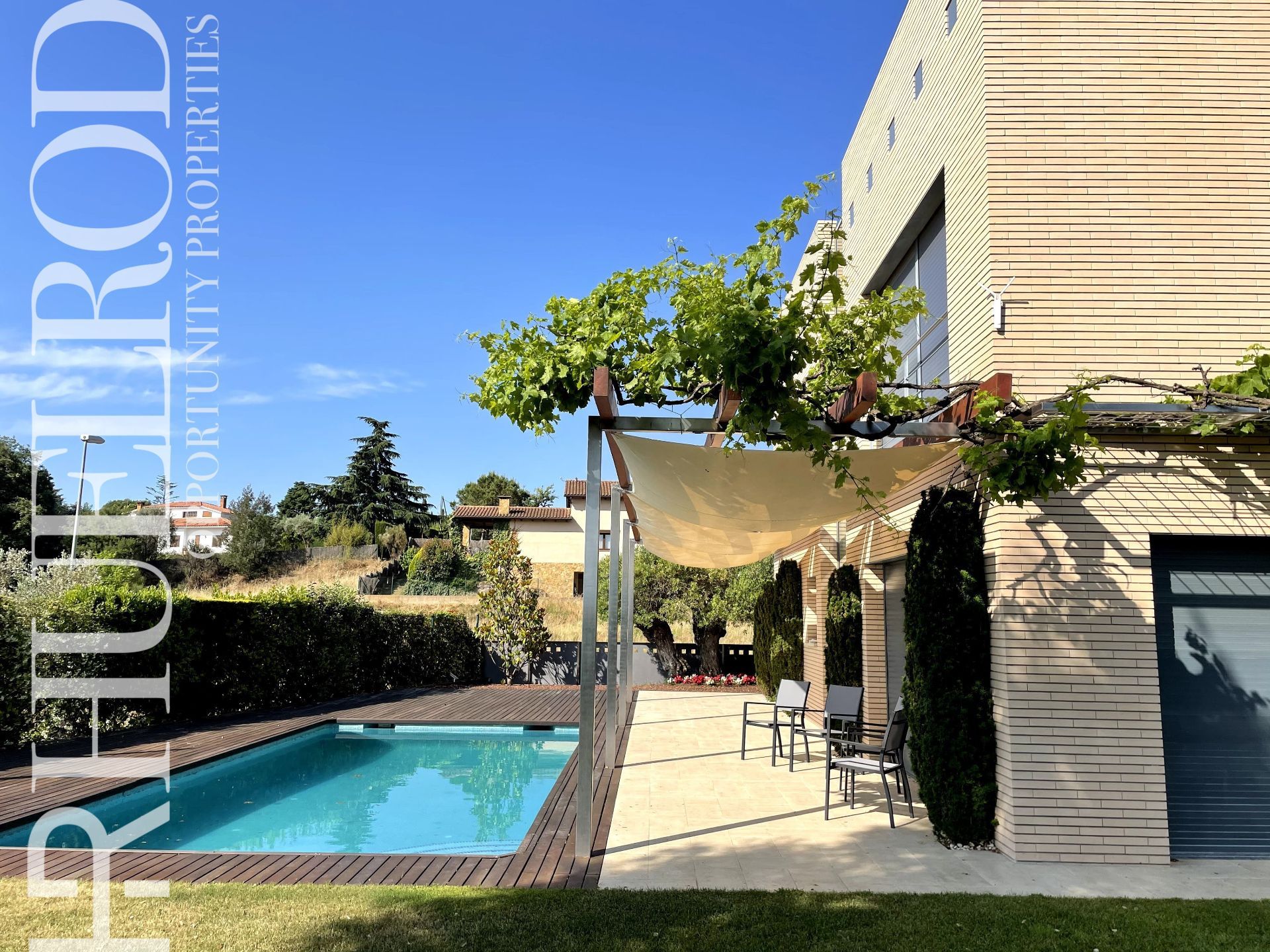 Piscina de Casa o xalet en venda en Santa Eulàlia de Ronçana amb Calefacció, Jardí privat i Parquet