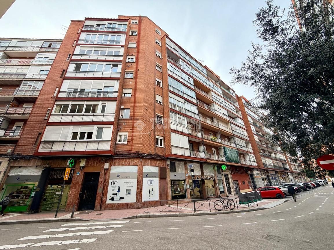 Vista exterior de Pis en venda en Valladolid Capital amb Terrassa