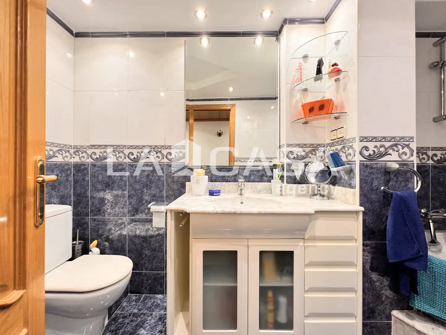 Baño de Piso en venta en Badalona con Calefacción, Terraza y Trastero