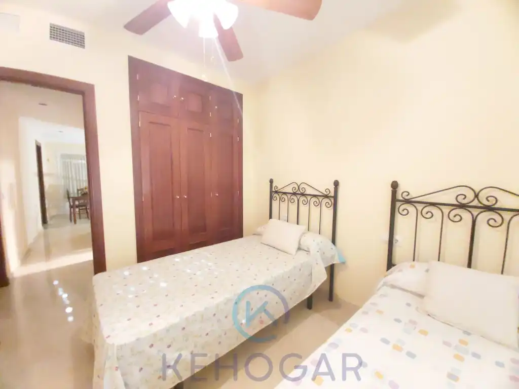 Dormitori de Casa o xalet en venda en Dos Hermanas