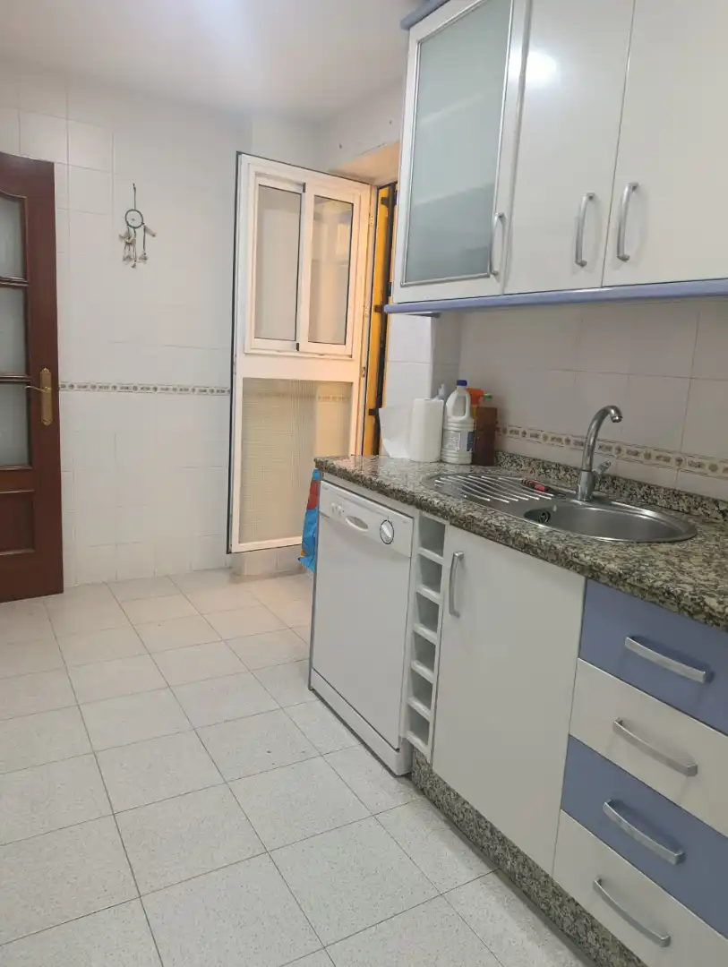 Kitchen of Flat for rent in Arco Norte - Avda. España