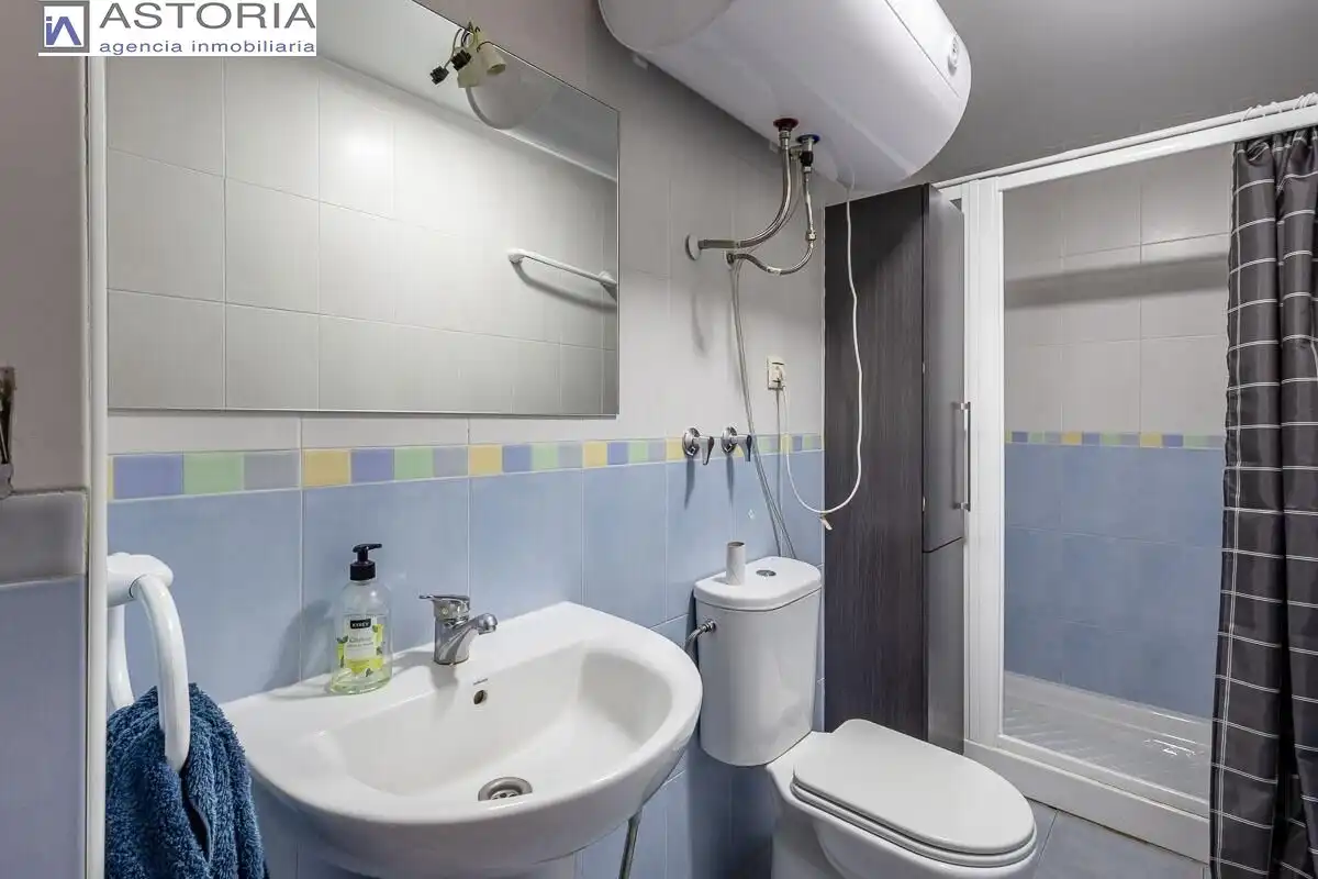 Badezimmer von Wohnung zum Verkauf in Monachil mit Klimaanlage, Heizung und Terrasse
