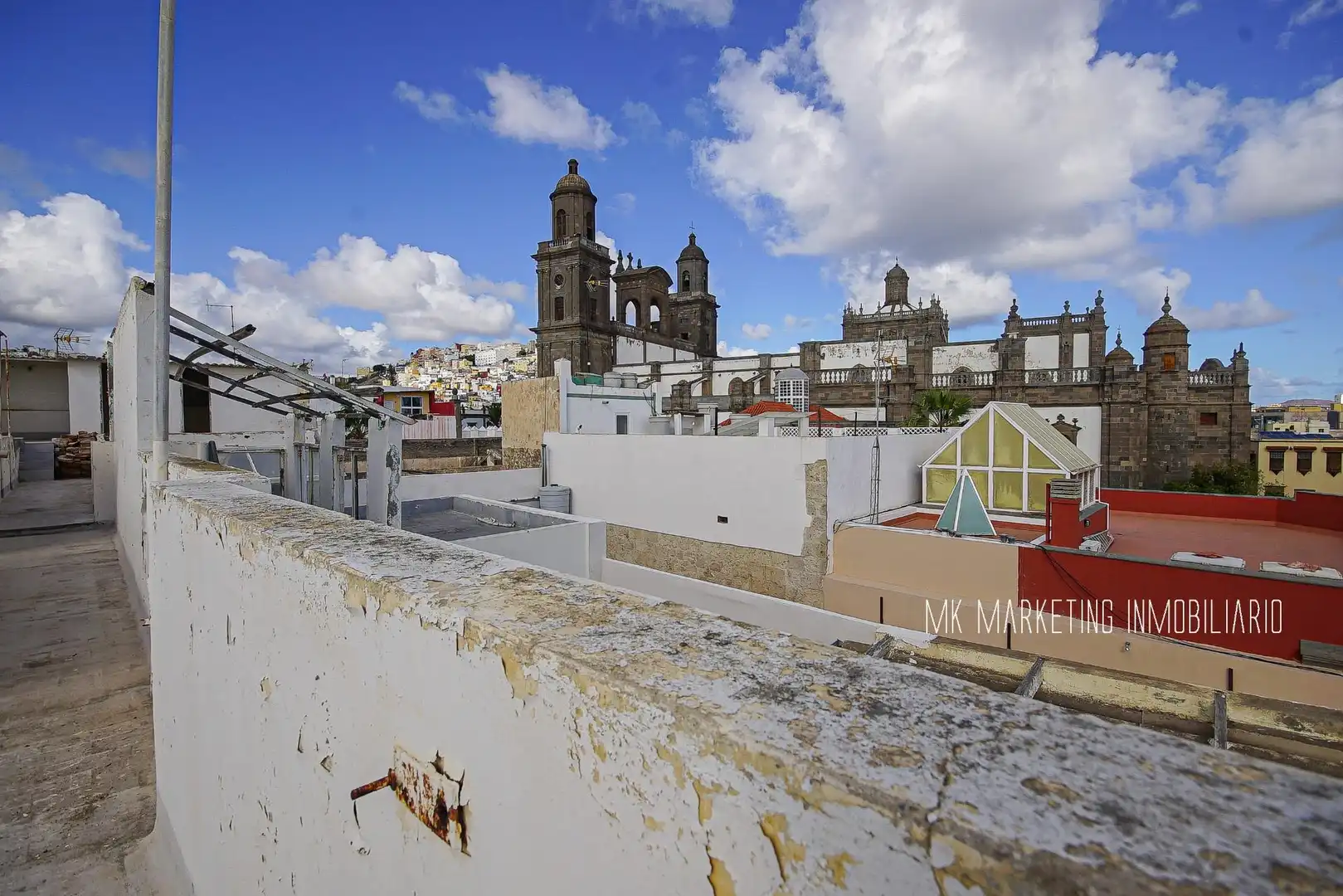 Vista exterior de Casa o xalet en venda en Las Palmas de Gran Canaria amb Terrassa i Balcó