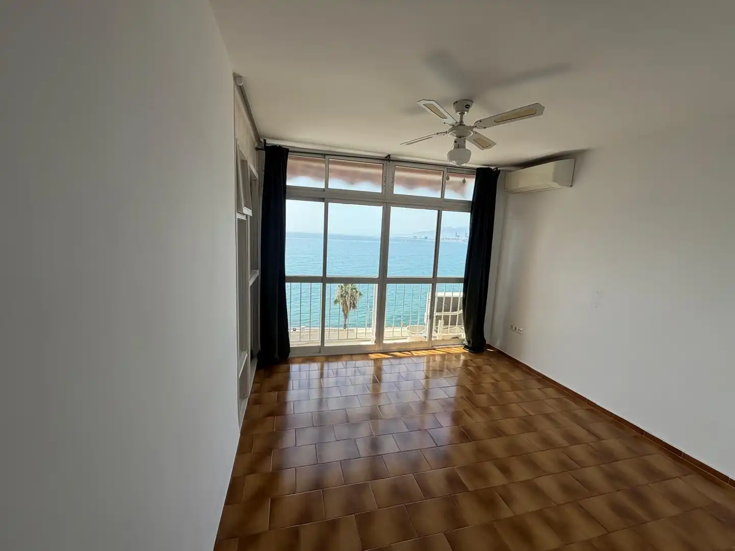 Bedroom of Flat for rent in Málaga  with Air Conditioner, Heating and Furnished