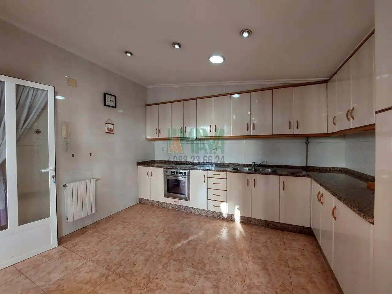 Cocina de Casa o chalet en venta en Ribadavia con Calefacción, Jardín privado y Terraza