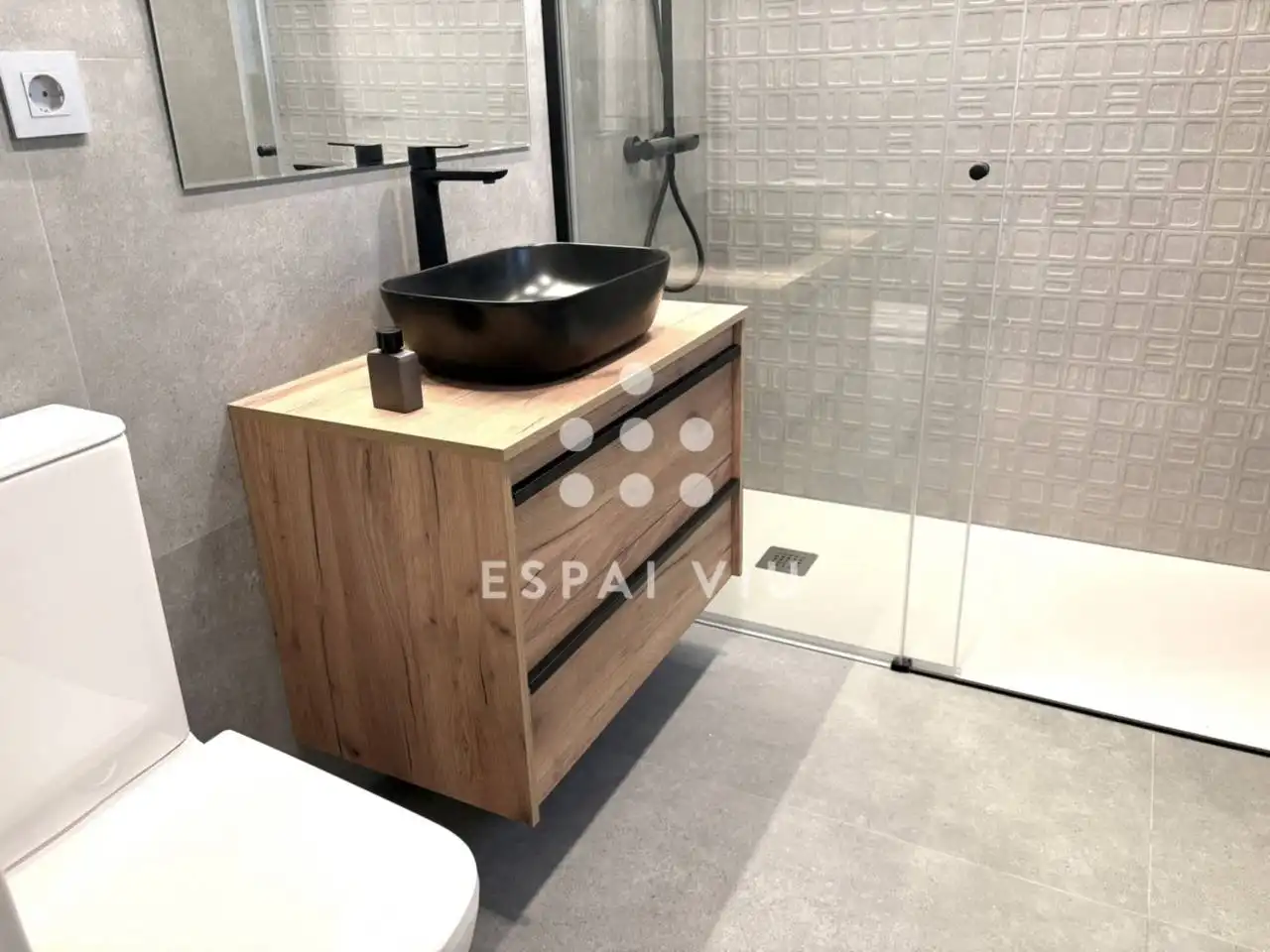 Badezimmer von Haus oder Chalet zum Verkauf in Terrassa mit Klimaanlage, Heizung und Privatgarten
