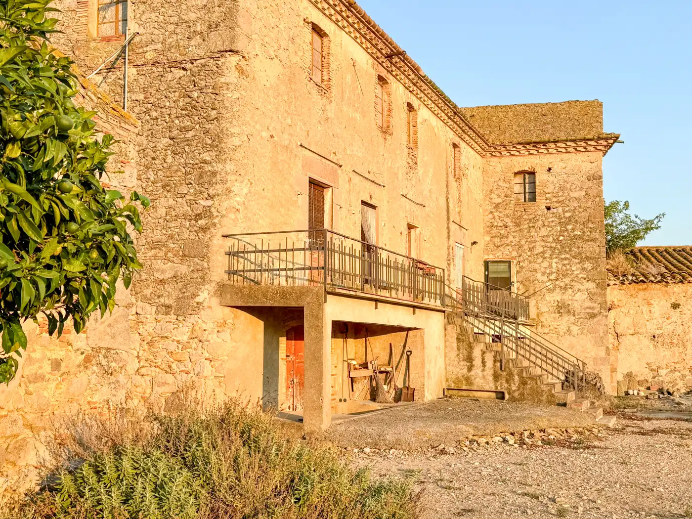 Vista exterior de Finca rústica en venda en Riumors amb Jardí privat i Balcó