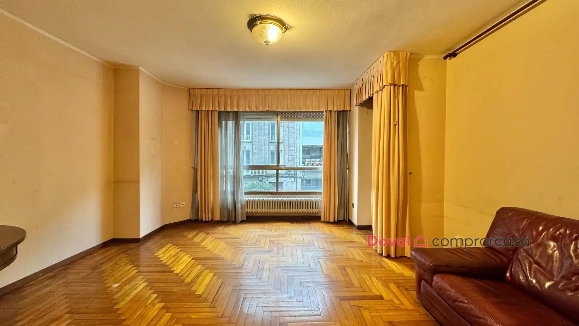 Sala de estar de Piso en venta en Vigo  con Calefacción, Parquet y Terraza