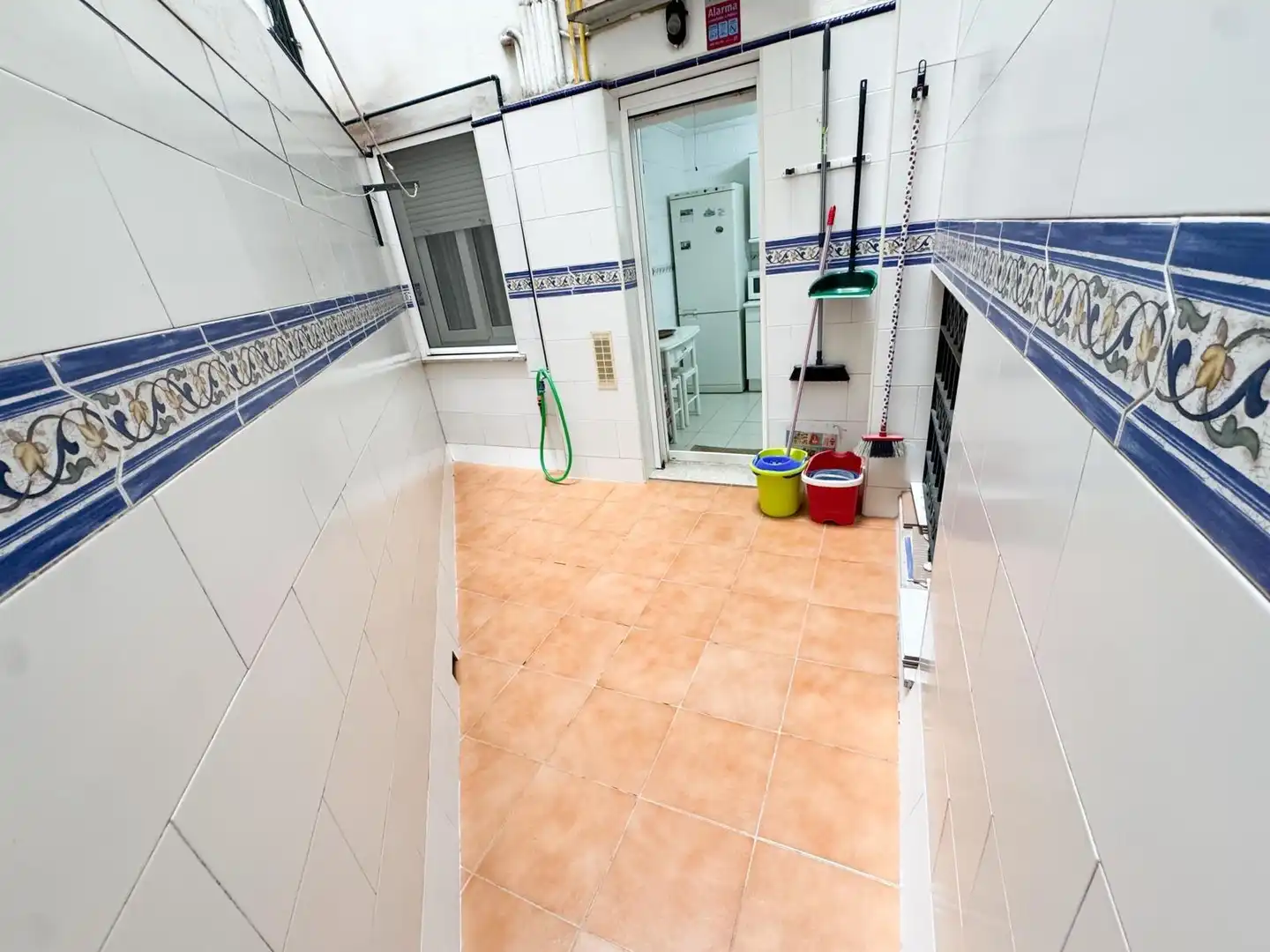 Bany de Planta baixa en venda en Huelva amb Traster i Moblat