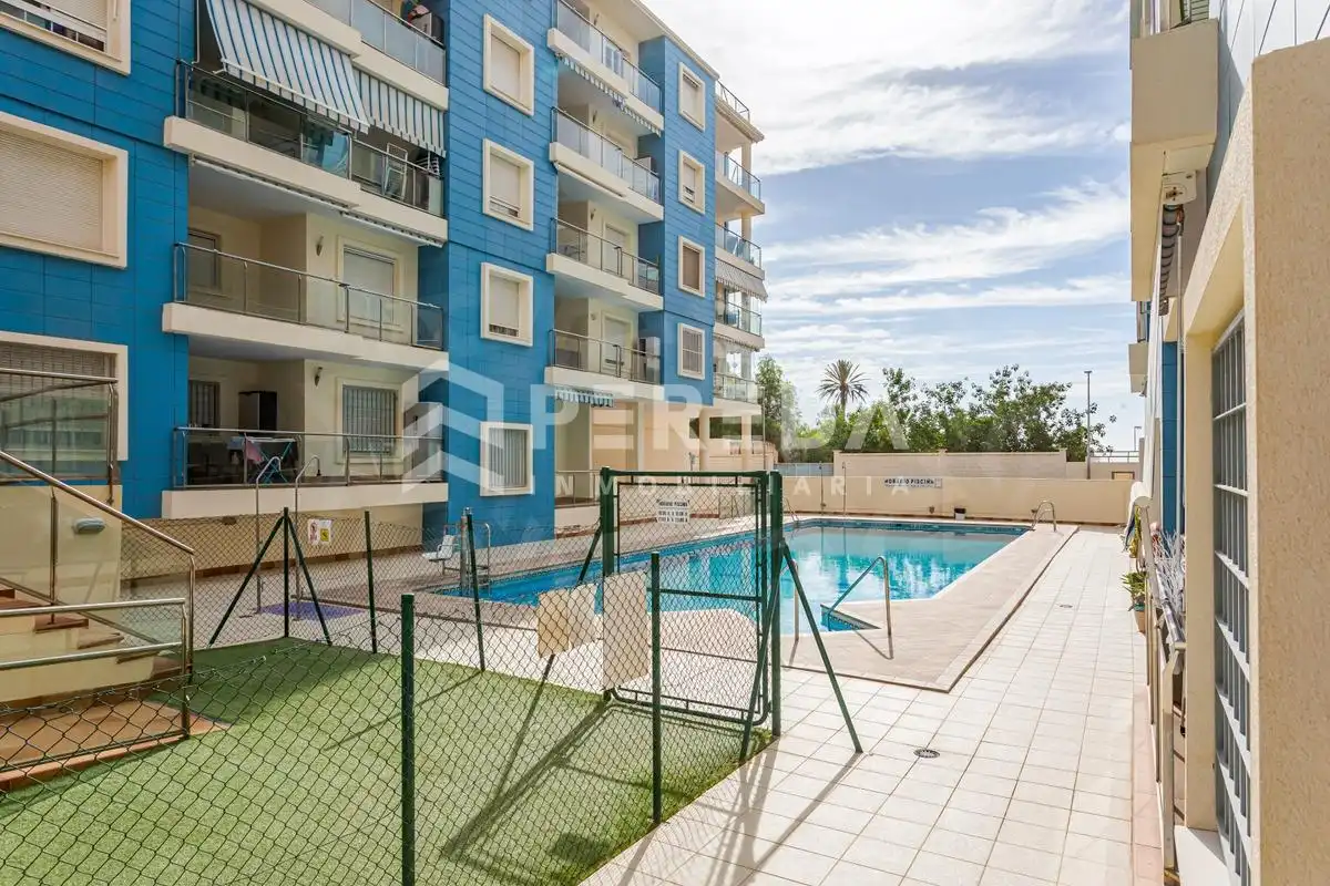 Piscina de Ático en venta en Roquetas de Mar con Aire acondicionado, Terraza y Piscina comunitaria