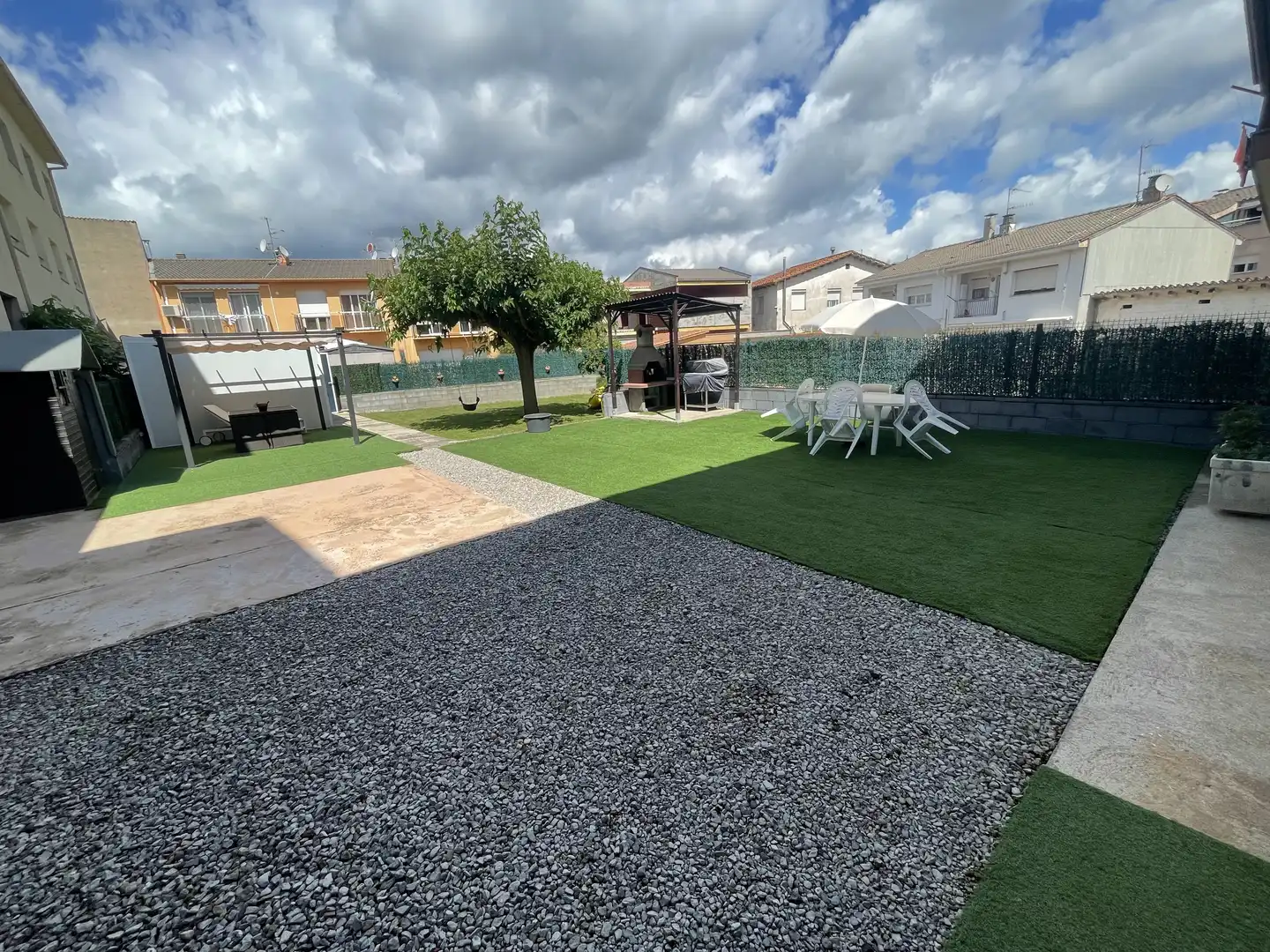 Garden of Houses for sale in Olot  with Air Conditioner, Heating and Private garden