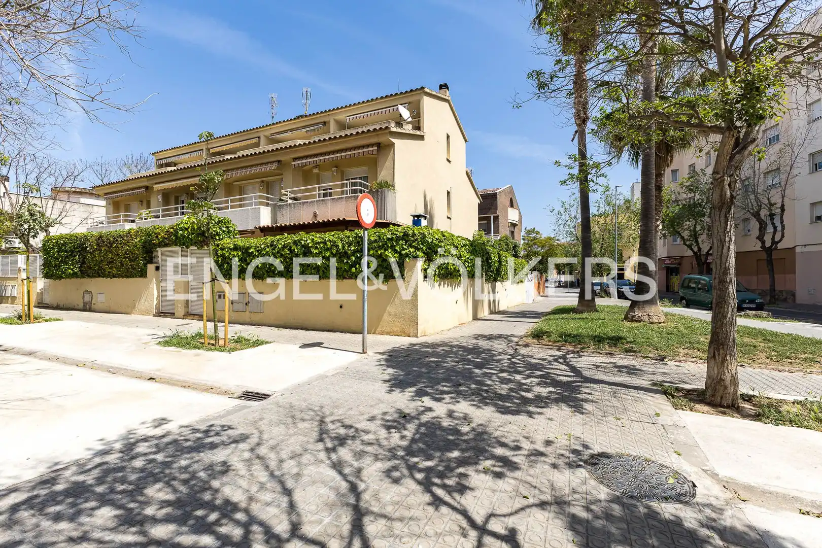 Exterior view of Houses for sale in Vilanova i la Geltrú  with Air Conditioner, Heating and Private garden