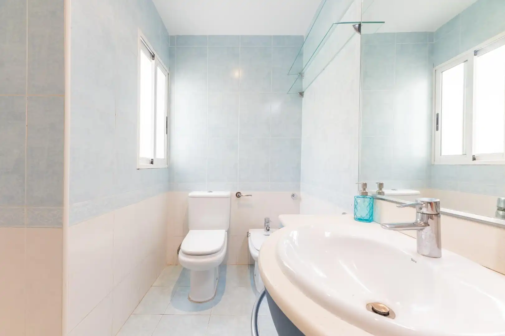 Baño de Piso en venta en Mislata con Aire acondicionado, Terraza y Amueblado