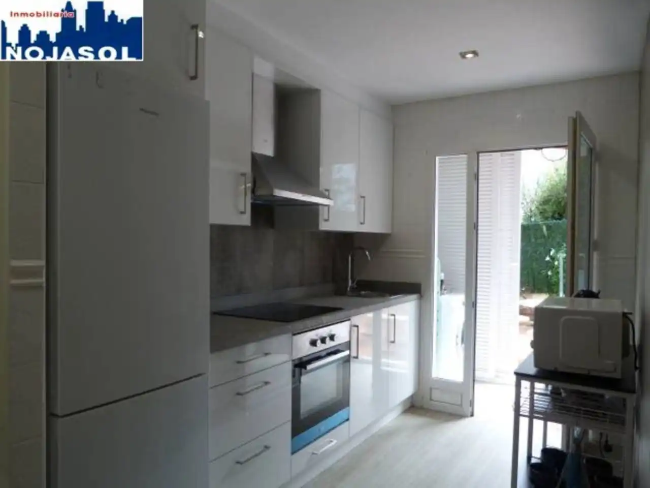 Cuina de Apartament de lloguer en Arnuero amb Calefacció, Jardí privat i Terrassa