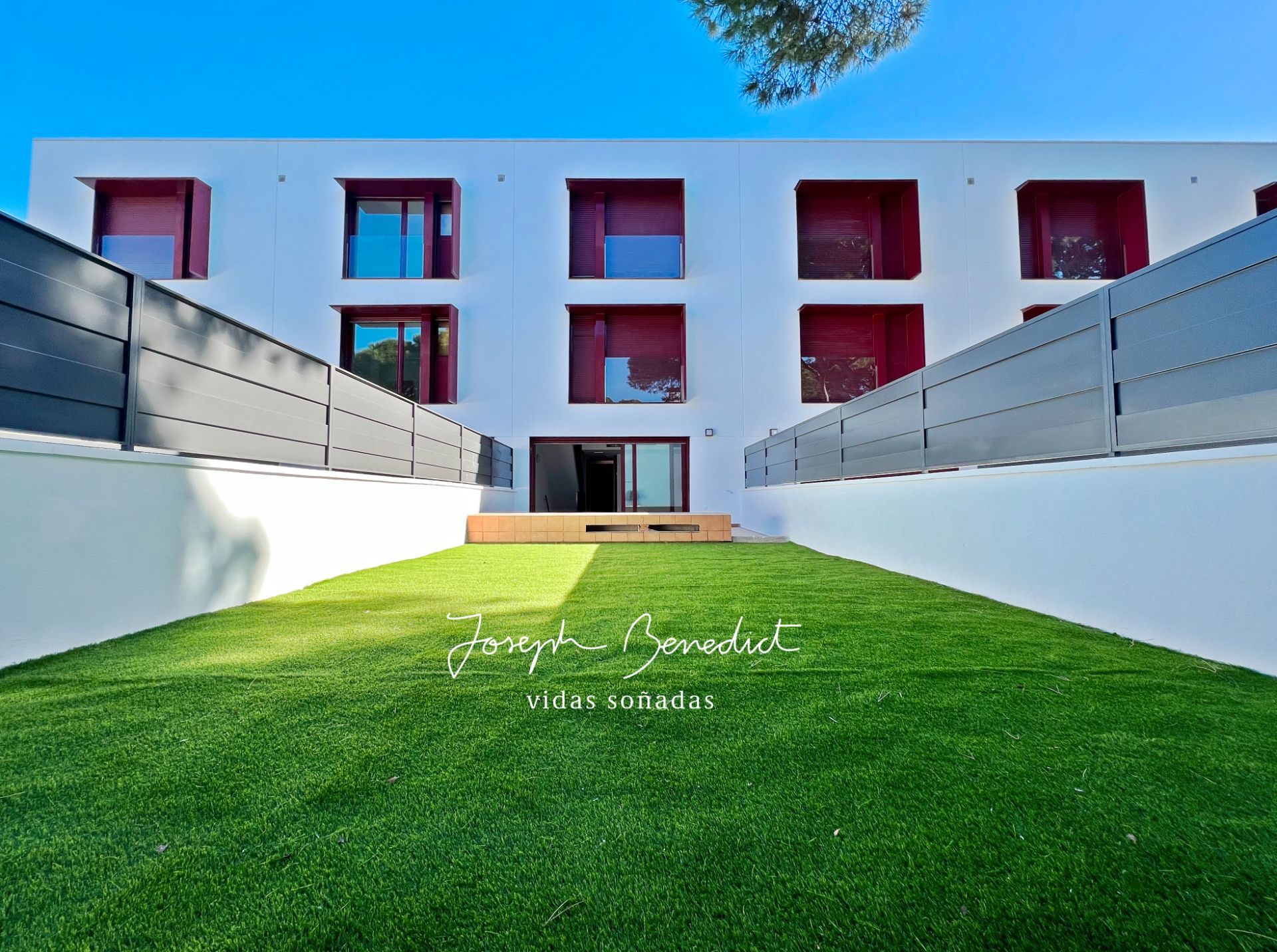 Vista exterior de Casa o xalet en venda en Castelldefels amb Aire condicionat, Calefacció i Jardí privat