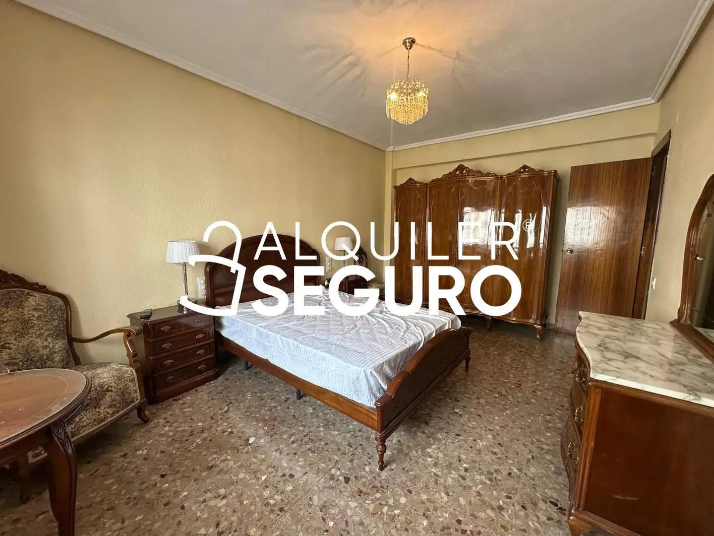 Habitación de Piso de alquiler en Valencia con Aire acondicionado y Amueblado