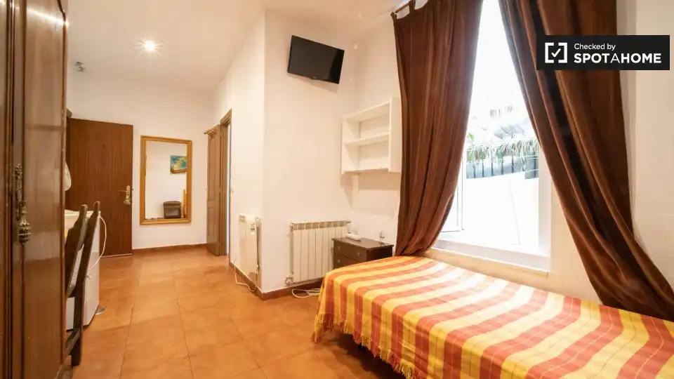 Room in Universidad - Malasaña
