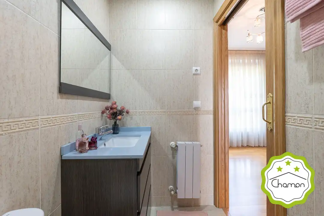 Badezimmer von Einfamilien-Reihenhaus zum Verkauf in Barakaldo  mit Heizung, Privatgarten und Terrasse