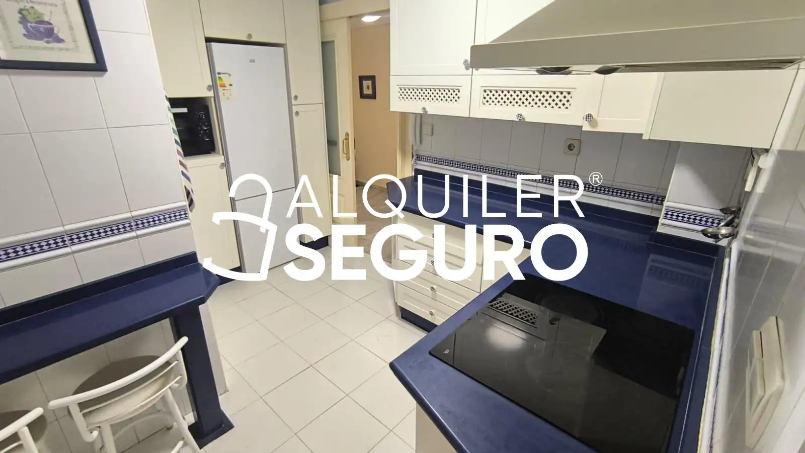 Cuina de Pis de lloguer en Sevilla amb Aire condicionat, Terrassa i Piscina