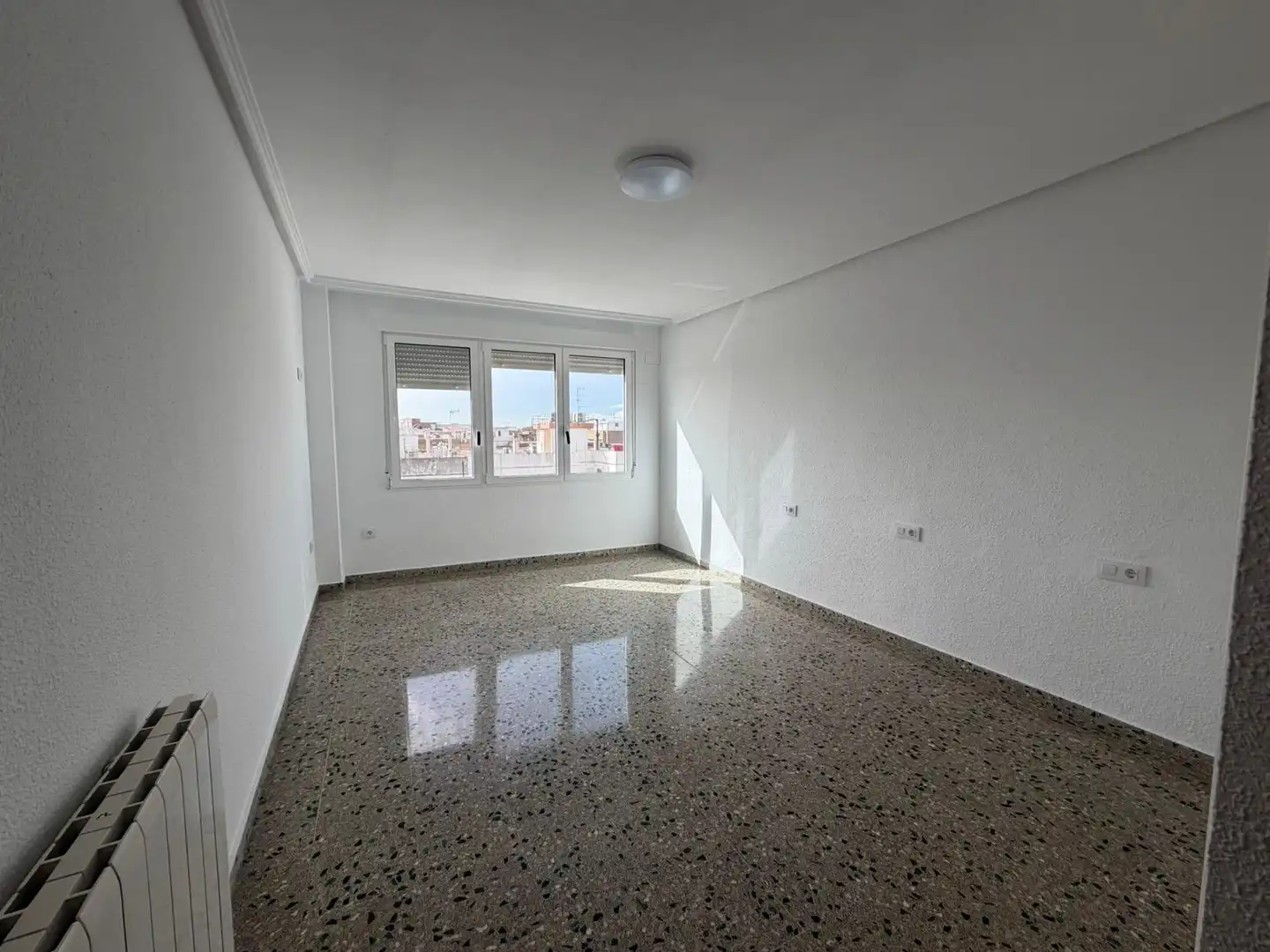 Flat for rent in Avenida AL VEDAT, Centro - Casco antiguo