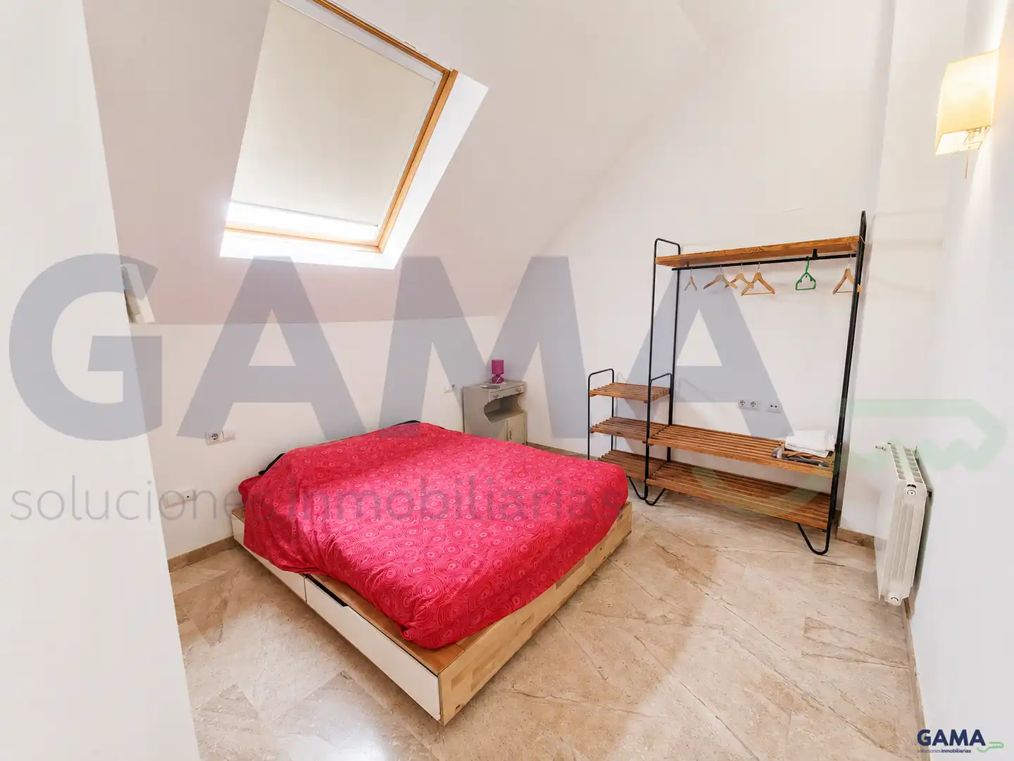 Schlafzimmer von Dachboden zur Miete in Alzira mit Klimaanlage, Terrasse und Möbliert