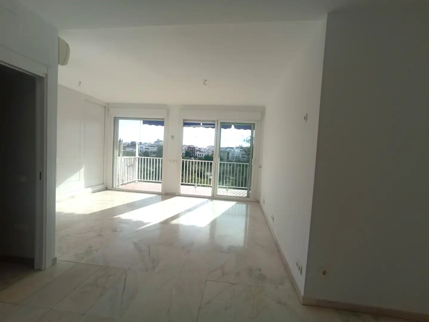 Living room of Flat for rent in Sevilla  with Air Conditioner, Terrace and Storage room