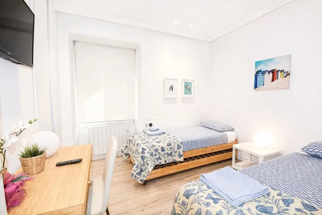 Habitación de Piso en venta en Donostia - San Sebastián  con Calefacción, Terraza y Trastero