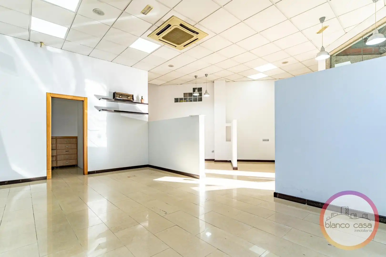 Local comercial en venda a Carballo, imagen 2