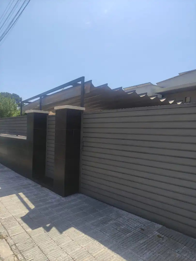 Vista exterior de Casa o chalet en venta en Cunit con Terraza y Piscina