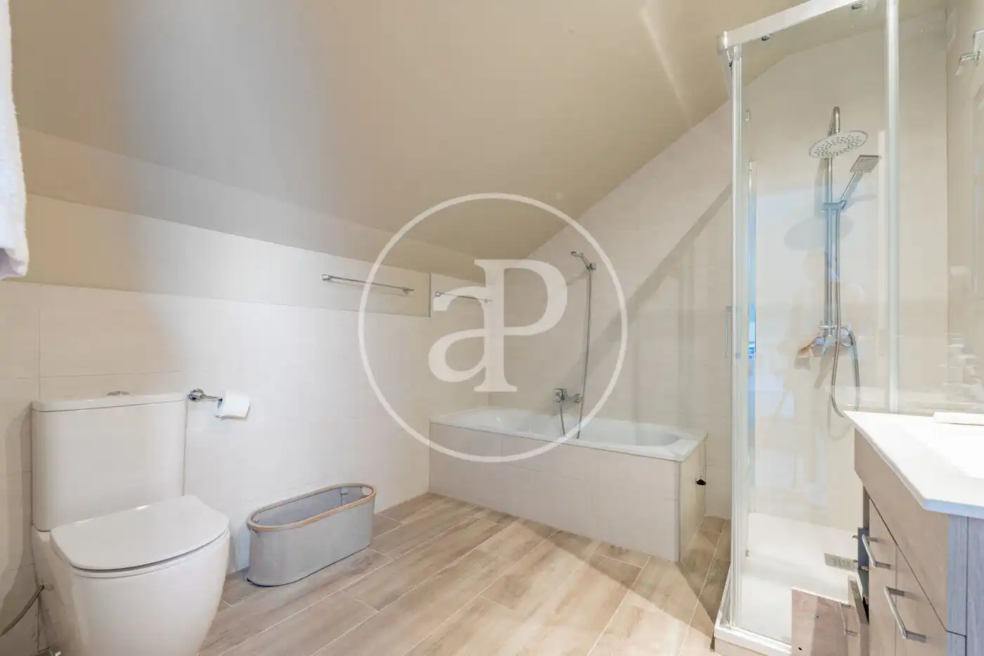 Baño de Casa o chalet de alquiler en Pozuelo de Alarcón con Aire acondicionado, Calefacción y Jardín privado