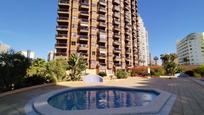Piscina de Apartament en venda en Benidorm amb Aire condicionat, Calefacció i Jardí privat