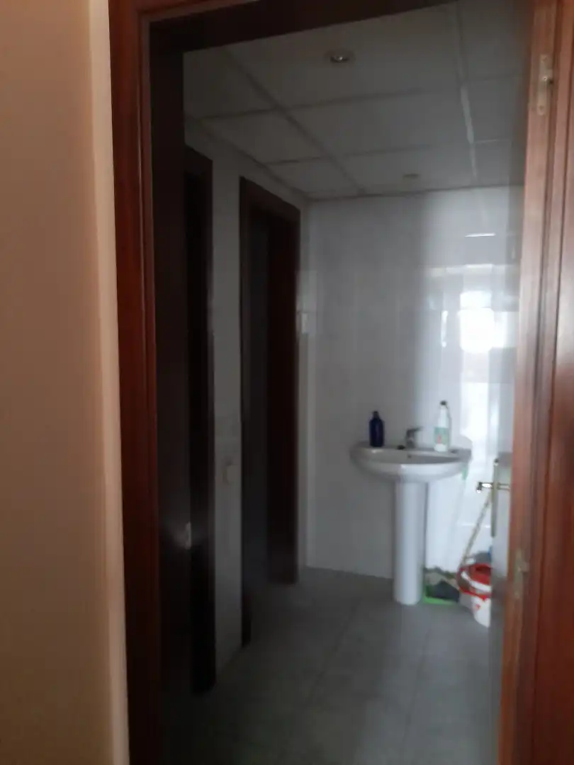 Bany de Oficina en venda en Ripollet amb Aire condicionat, Calefacció i Moblat