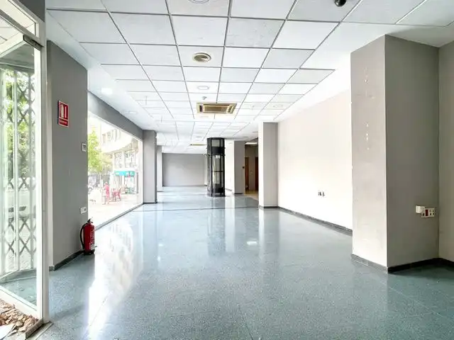 Local comercial de lloguer a Rodolfo Llopies, imagen 3