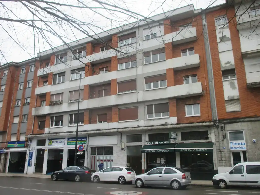 Vista exterior de Pis en venda en Oviedo 