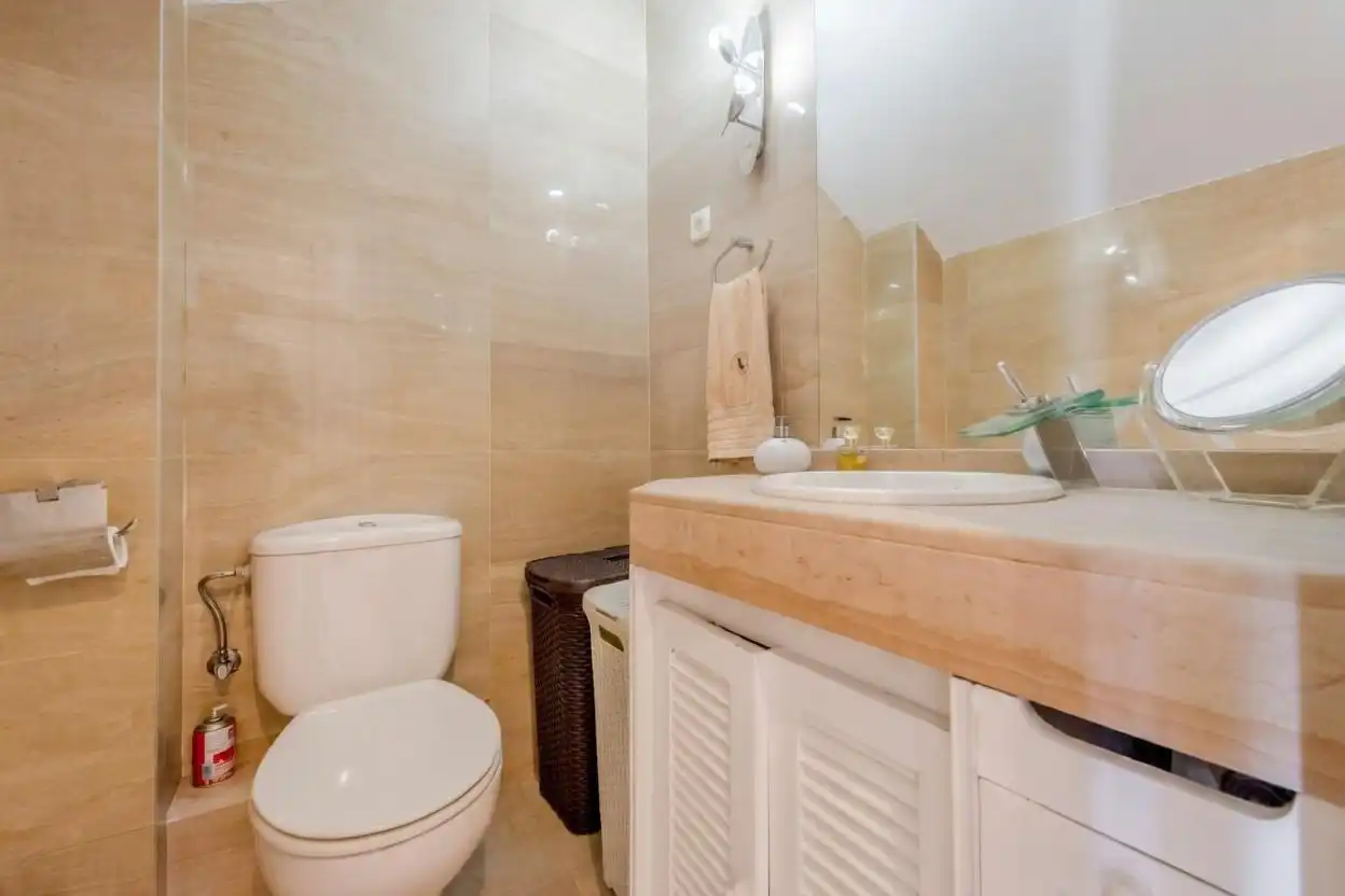 Baño de Casa adosada en venta en Alcobendas con Aire acondicionado, Calefacción y Jardín privado
