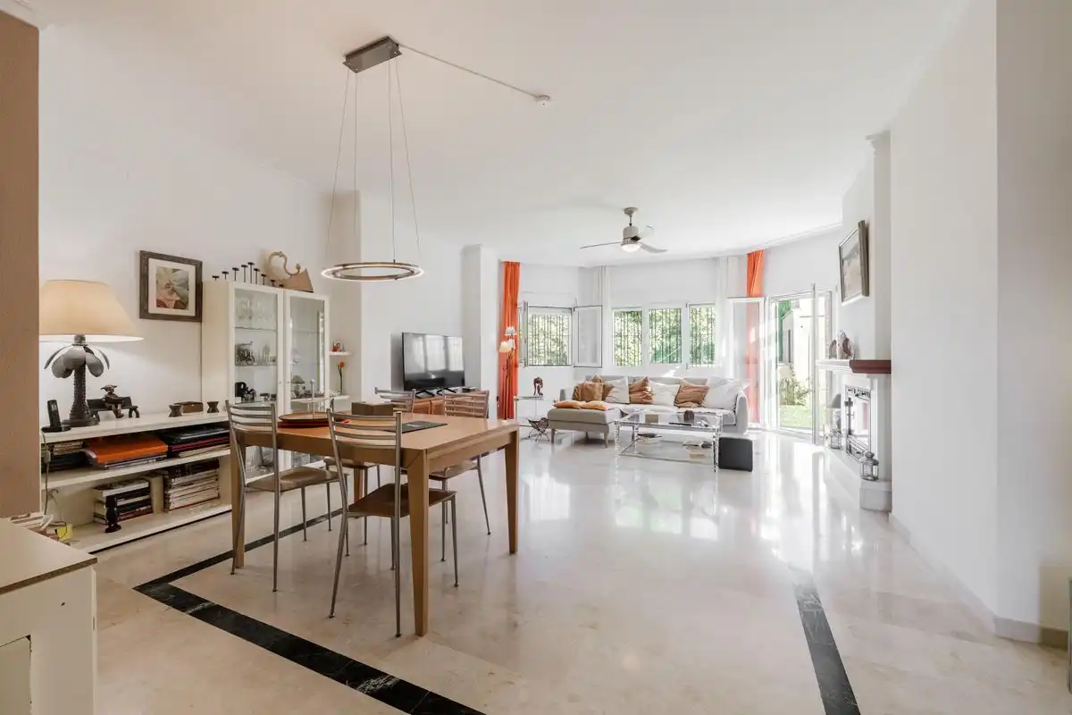 Sala d'estar de Casa o xalet en venda en Almensilla amb Aire condicionat, Calefacció i Jardí privat