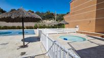 Piscina de Casa adosada en venda en Club de Campo amb Aire condicionat, Calefacció i Jardí privat