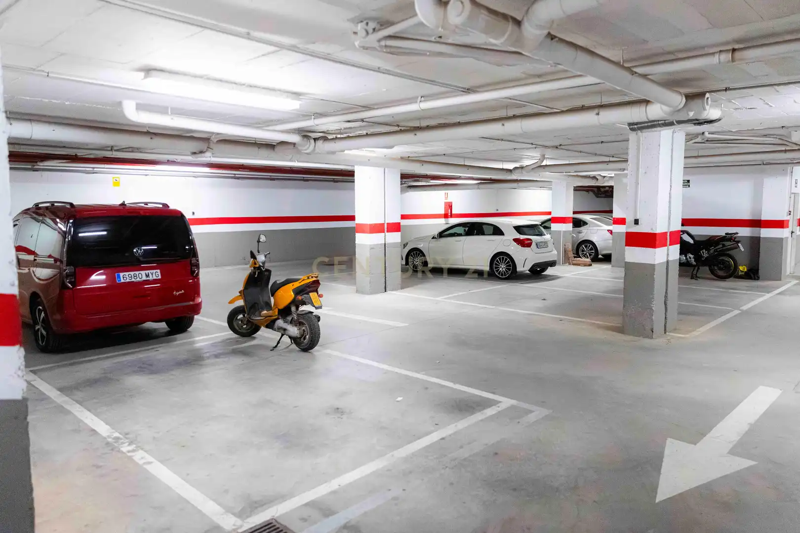 Parkplatz von Wohnung zum Verkauf in Campillos mit Klimaanlage, Privatgarten und Gemeinschaftspool
