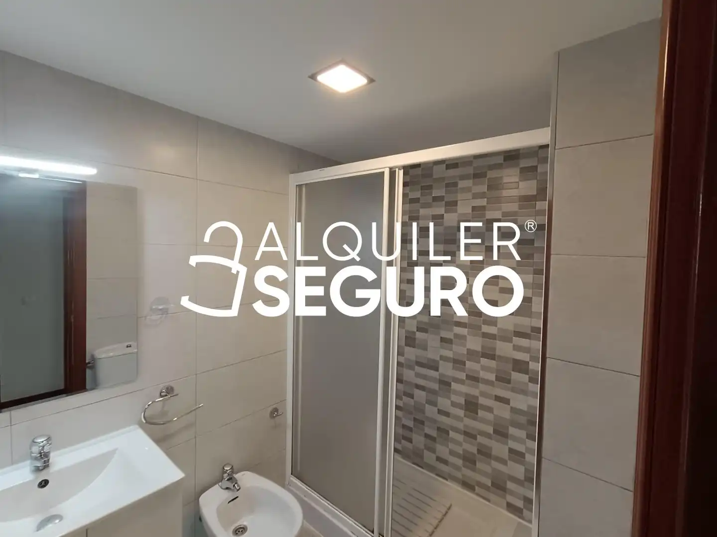 Bathroom of Flat for rent in Getafe  with Air Conditioner, Heating and Terrace