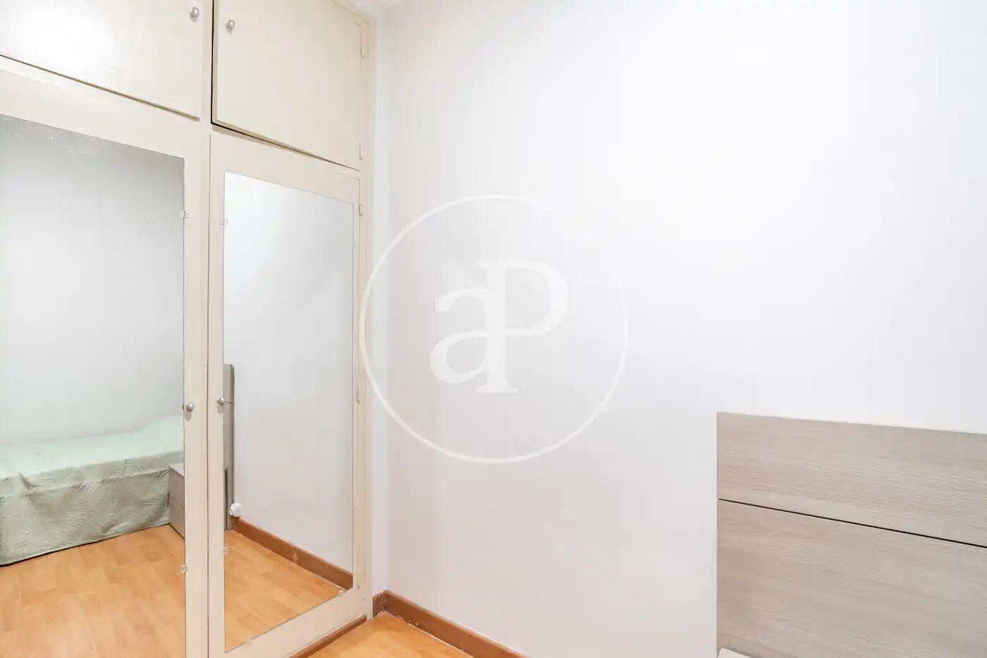Habitación de Piso en venta en Barcelona con Calefacción y Amueblado