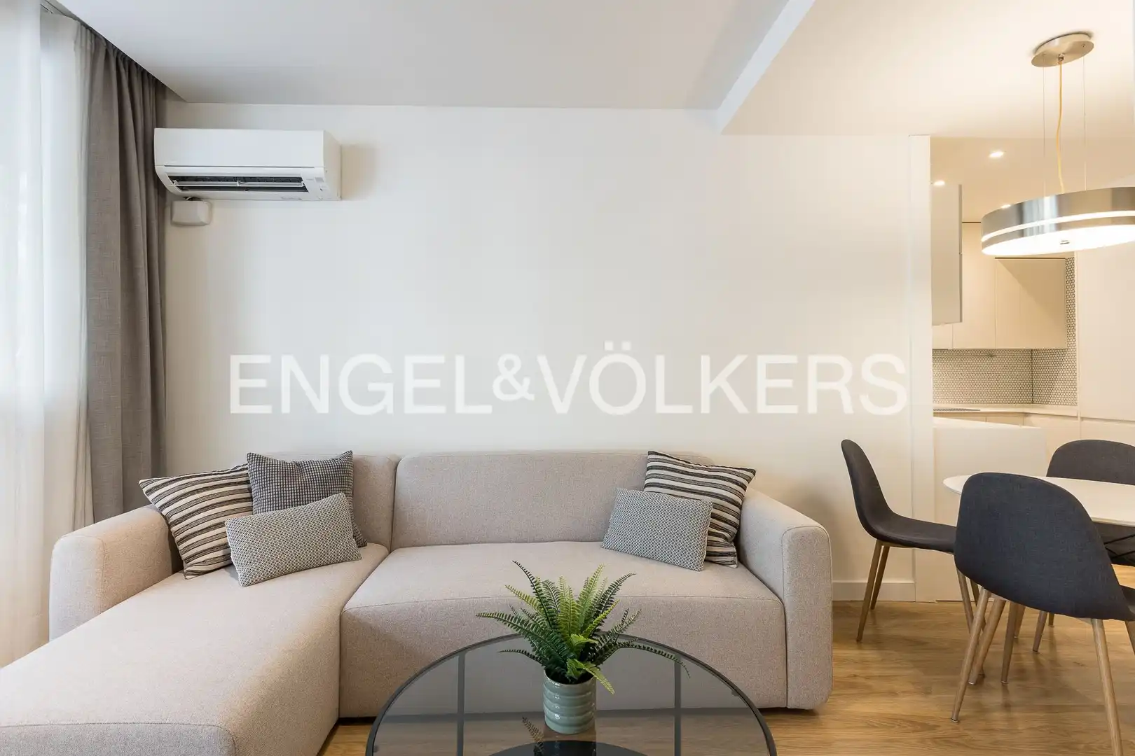 Sala d'estar de Pis en venda en Barcelona amb Aire condicionat i Calefacció