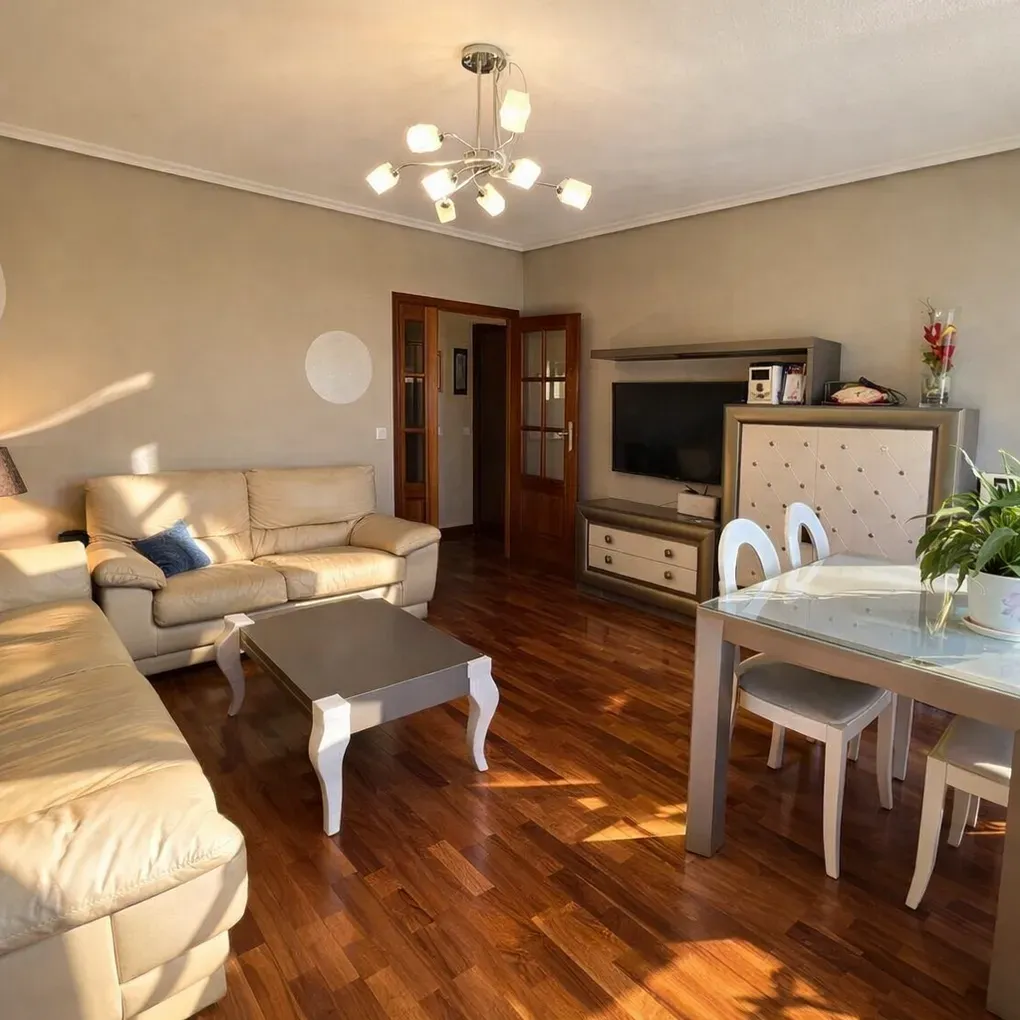 Sala de estar de Piso en venta en Vitoria - Gasteiz con Calefacción, Jardín privado y Trastero